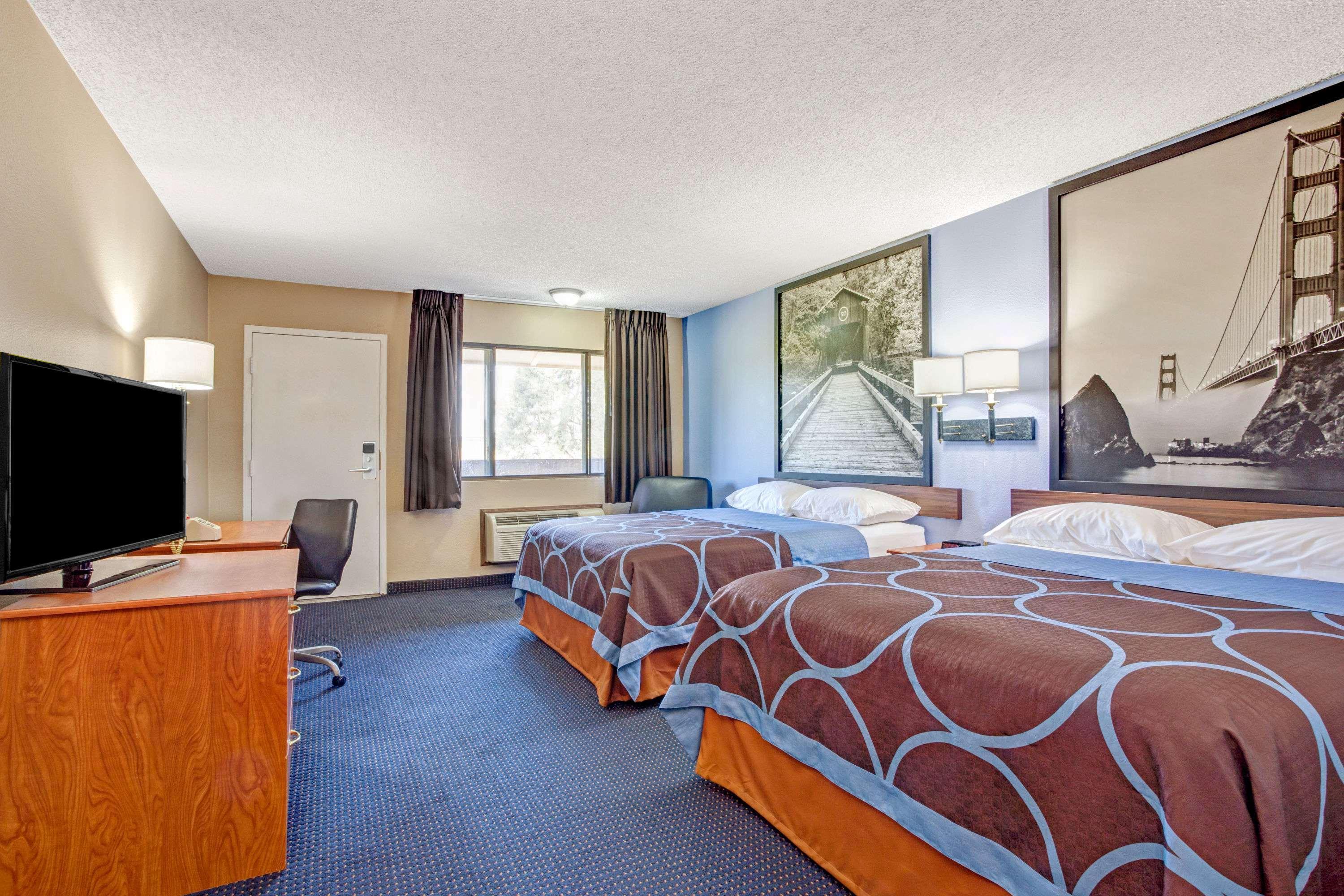 Super 8 By Wyndham Albany Motel Buitenkant foto