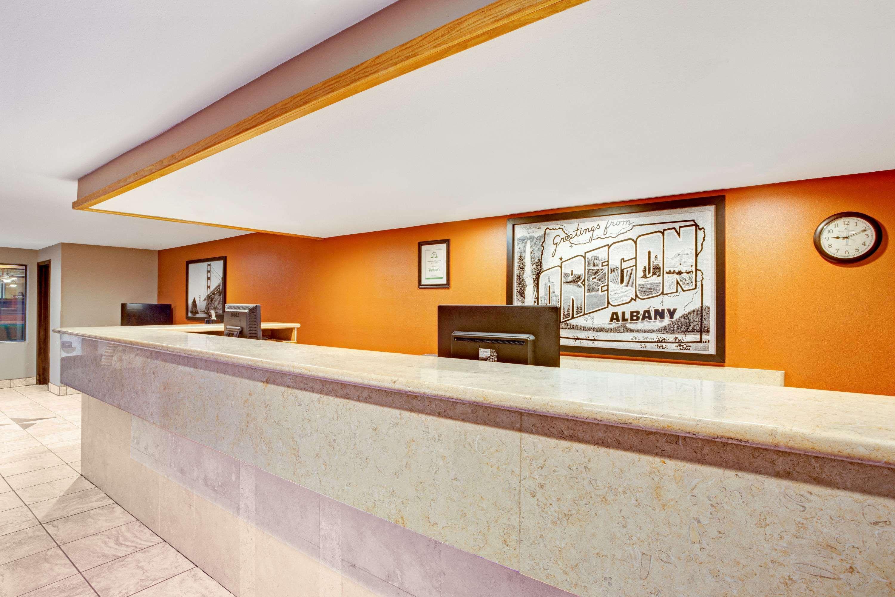 Super 8 By Wyndham Albany Motel Buitenkant foto