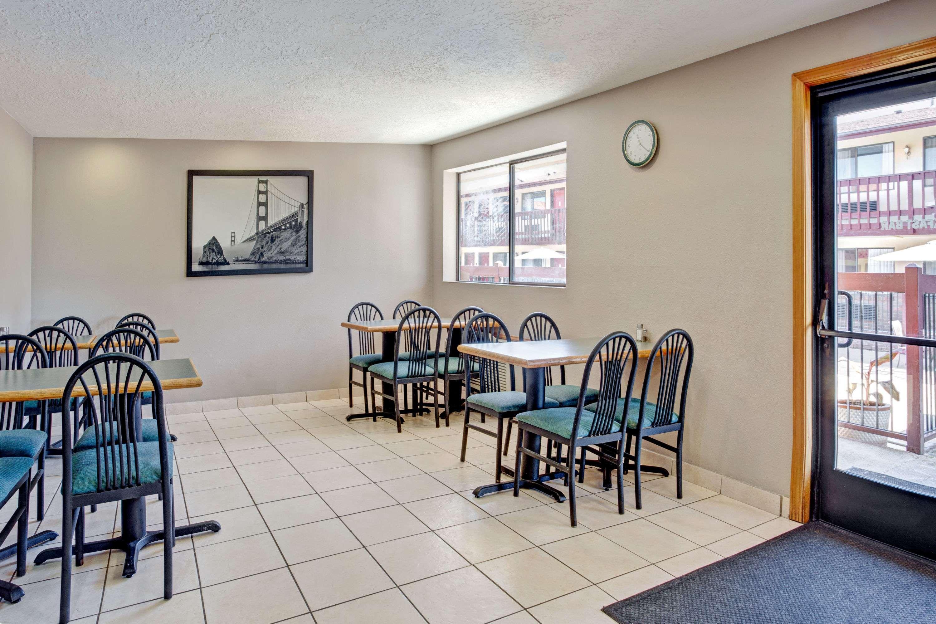 Super 8 By Wyndham Albany Motel Buitenkant foto